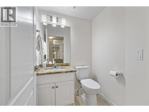 1638 Lindsay Drive, Kelowna, BC - Indoor Photo Showing Bathroom