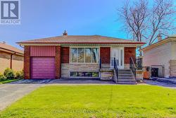 41 BRANTWOOD DRIVE Toronto, ON M1H 2G5