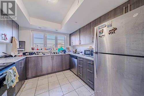 2514 Rosedrop Path, Oshawa, ON - Indoor Photo Showing Kitchen