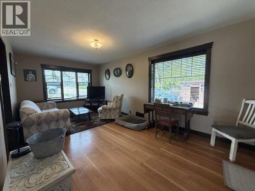 7264 Eugene Road, Prince George, BC - Indoor Photo Showing Living Room