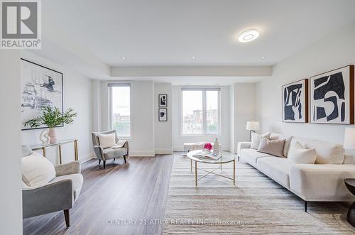 49 Cohen Way, Vaughan, ON - Indoor Photo Showing Living Room
