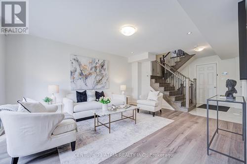 49 Cohen Way, Vaughan, ON - Indoor Photo Showing Living Room