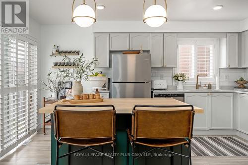 1159 Barclay Circle, Milton, ON - Indoor Photo Showing Kitchen