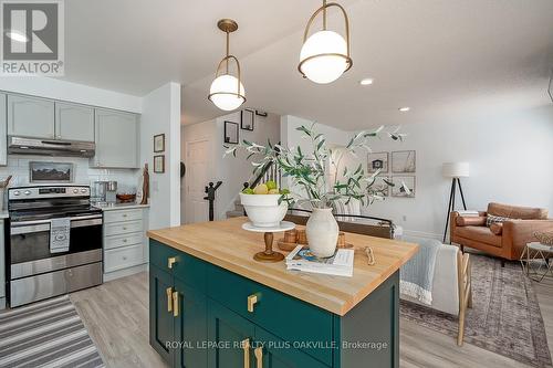 1159 Barclay Circle, Milton, ON - Indoor Photo Showing Kitchen