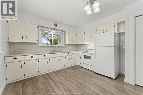 1796 Albert Road, Windsor, ON - Indoor Photo Showing Kitchen
