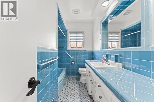 1796 Albert Road, Windsor, ON - Indoor Photo Showing Bathroom