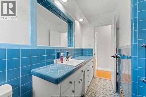 1796 Albert Road, Windsor, ON - Indoor Photo Showing Bathroom