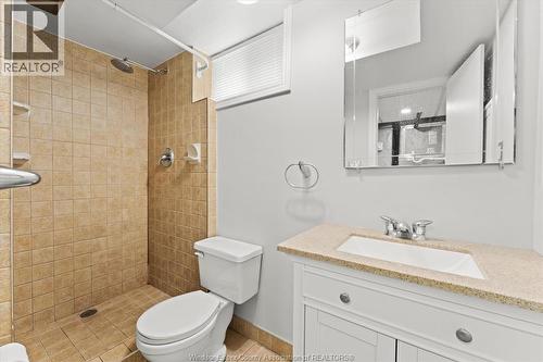 1796 Albert Road, Windsor, ON - Indoor Photo Showing Bathroom