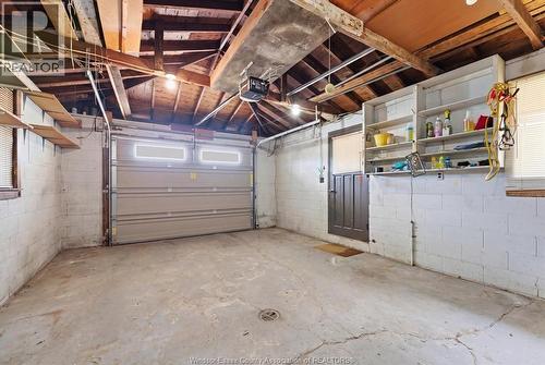 1796 Albert Road, Windsor, ON - Indoor Photo Showing Garage