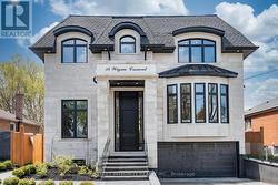 34 WIGAN CRESCENT Toronto, ON M3H 3A4