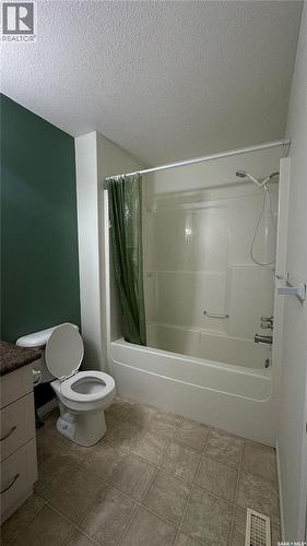 13 1437 1St Street, Estevan, SK - Indoor Photo Showing Bathroom