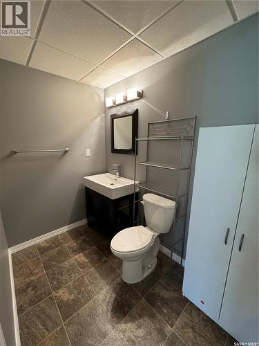 13 1437 1St Street, Estevan, SK - Indoor Photo Showing Bathroom