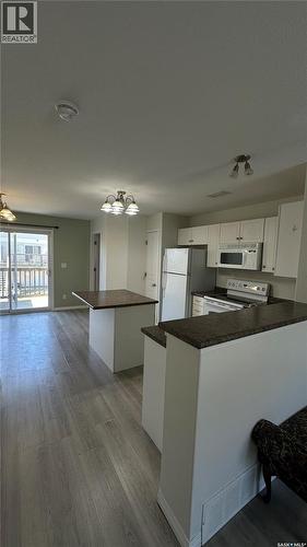 13 1437 1St Street, Estevan, SK - Indoor Photo Showing Kitchen