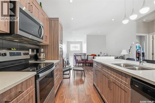 1407 Hughes Drive, Saskatoon, SK - Indoor Photo Showing Kitchen With Double Sink With Upgraded Kitchen