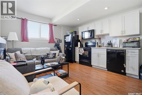 1407 Hughes Drive, Saskatoon, SK - Indoor Photo Showing Kitchen