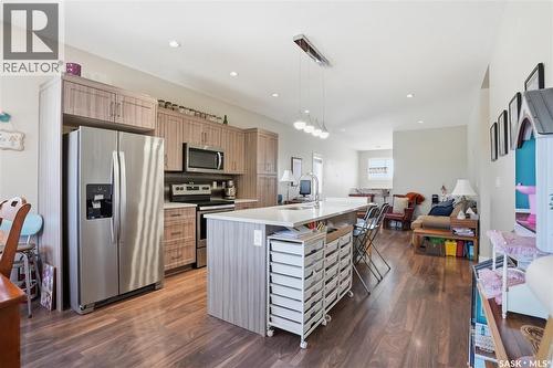 1407 Hughes Drive, Saskatoon, SK - Indoor Photo Showing Kitchen With Upgraded Kitchen