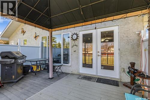 2827 Meadow Park Crescent E, Regina, SK - Outdoor With Exterior