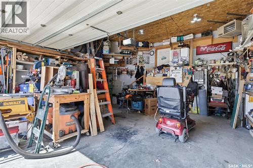 2827 Meadow Park Crescent E, Regina, SK - Indoor Photo Showing Garage