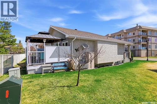 2827 Meadow Park Crescent E, Regina, SK - Outdoor