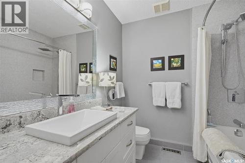 203 Gustin Crescent, Saskatoon, SK - Indoor Photo Showing Bathroom