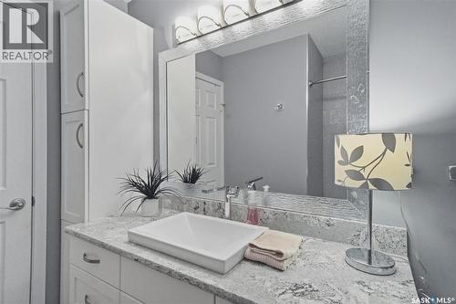 203 Gustin Crescent, Saskatoon, SK - Indoor Photo Showing Bathroom