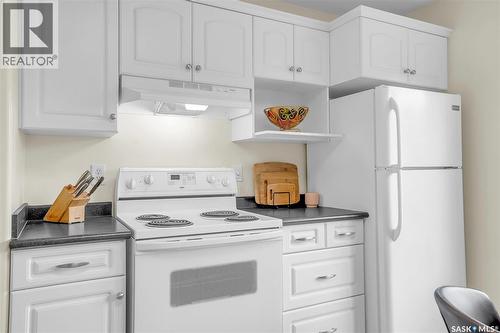 1122 12Th Street E, Saskatoon, SK - Indoor Photo Showing Kitchen