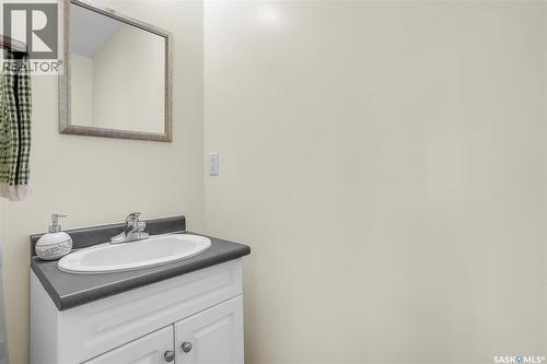 1122 12Th Street E, Saskatoon, SK - Indoor Photo Showing Bathroom