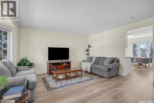 1122 12Th Street E, Saskatoon, SK - Indoor Photo Showing Living Room