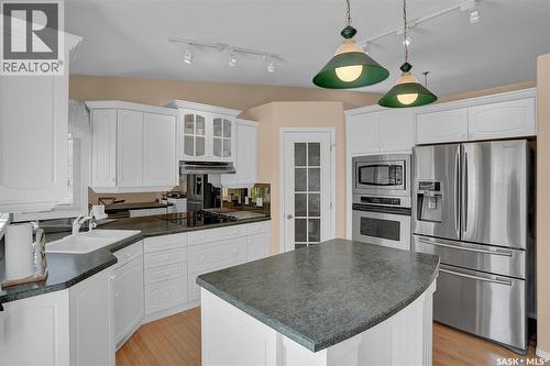 1684 Fenwick Crescent N, Regina, SK - Indoor Photo Showing Kitchen