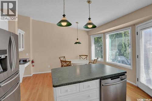1684 Fenwick Crescent N, Regina, SK - Indoor Photo Showing Kitchen