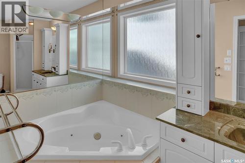 1684 Fenwick Crescent N, Regina, SK - Indoor Photo Showing Bathroom