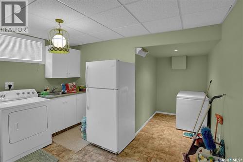 1684 Fenwick Crescent N, Regina, SK - Indoor Photo Showing Laundry Room