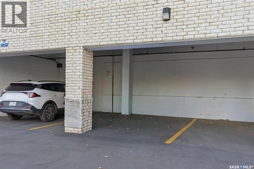 1003 510 5Th Avenue N, Saskatoon, SK - Indoor Photo Showing Garage