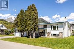 1201 10th Avenue Fernie, BC V0B 1M0