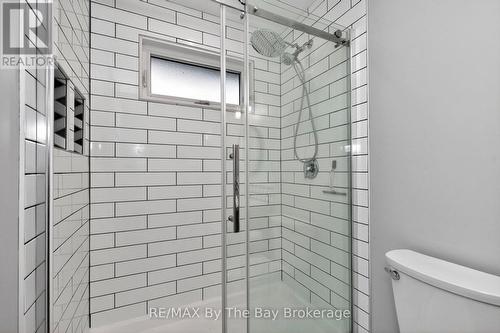 12 5Th Lane, Wasaga Beach, ON - Indoor Photo Showing Bathroom