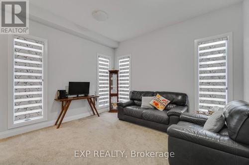 5 - 923 Stonecliffe Walk, Kitchener, ON - Indoor Photo Showing Living Room