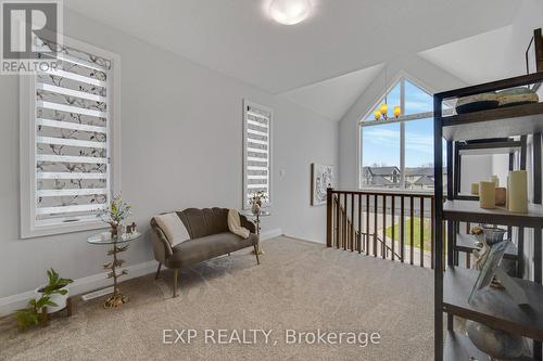 5 - 923 Stonecliffe Walk, Kitchener, ON - Indoor Photo Showing Other Room