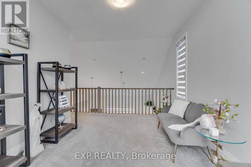 5 - 923 Stonecliffe Walk, Kitchener, ON - Indoor Photo Showing Other Room