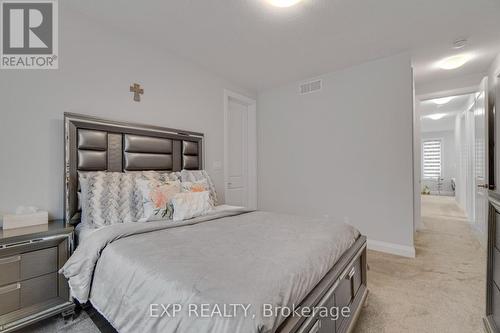 5 - 923 Stonecliffe Walk, Kitchener, ON - Indoor Photo Showing Bedroom