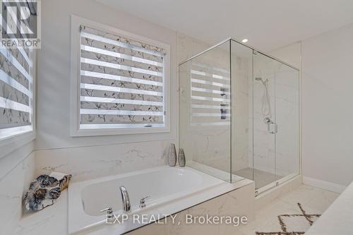 5 - 923 Stonecliffe Walk, Kitchener, ON - Indoor Photo Showing Bathroom
