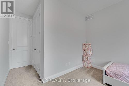 5 - 923 Stonecliffe Walk, Kitchener, ON - Indoor