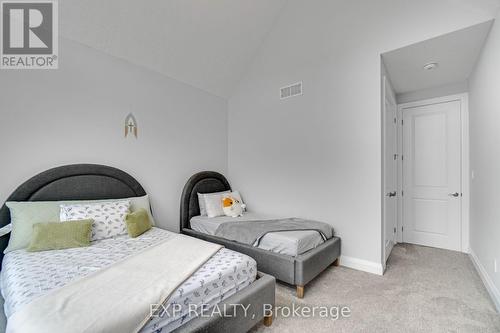5 - 923 Stonecliffe Walk, Kitchener, ON - Indoor Photo Showing Bedroom