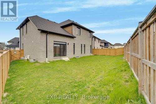 5 - 923 Stonecliffe Walk, Kitchener, ON - Outdoor