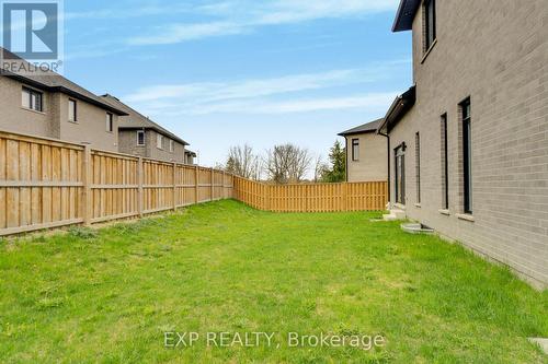 5 - 923 Stonecliffe Walk, Kitchener, ON - Outdoor