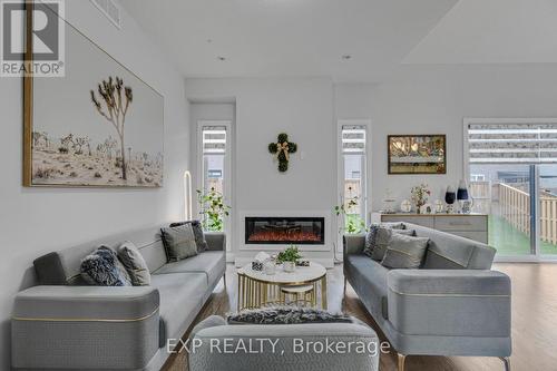 5 - 923 Stonecliffe Walk, Kitchener, ON - Indoor Photo Showing Living Room With Fireplace