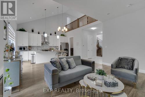 5 - 923 Stonecliffe Walk, Kitchener, ON - Indoor Photo Showing Living Room