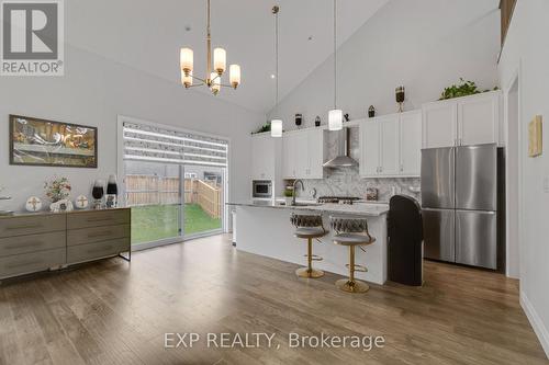 5 - 923 Stonecliffe Walk, Kitchener, ON - Indoor Photo Showing Kitchen