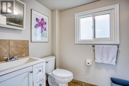 727 Barton Street, Hamilton, ON - Indoor Photo Showing Bathroom