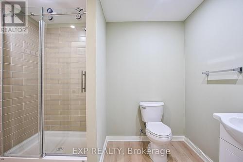 727 Barton Street, Hamilton, ON - Indoor Photo Showing Bathroom