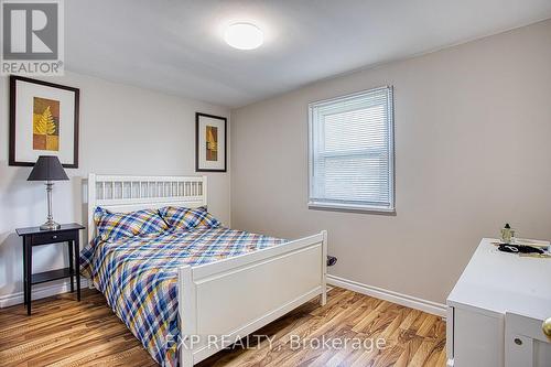 727 Barton Street, Hamilton, ON - Indoor Photo Showing Bedroom